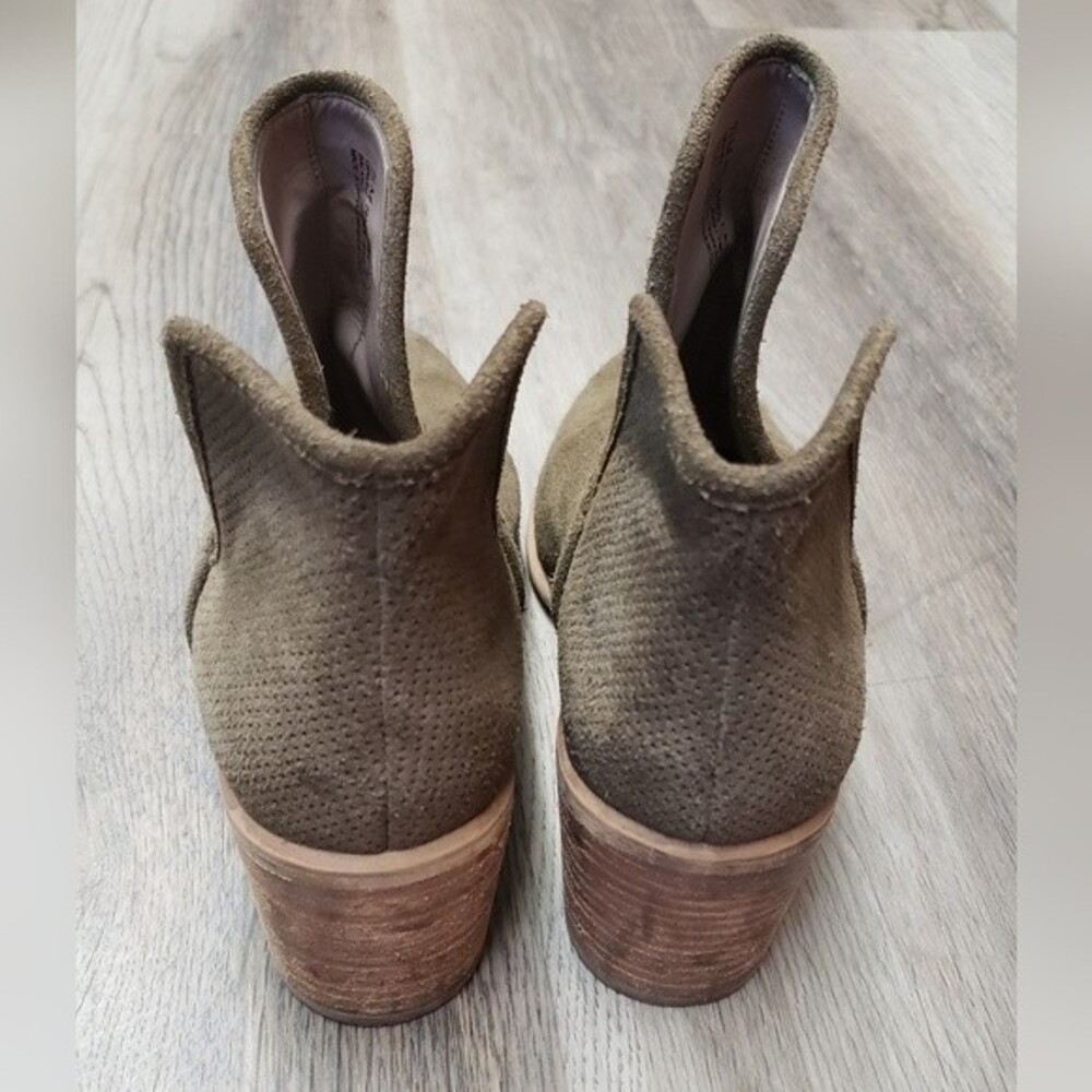 Hinge Olive Suede Booties size 7.5M - Picture 4 of 8